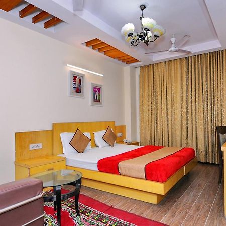 Hotel Tjs Grand Delhi  Eksteriør bilde