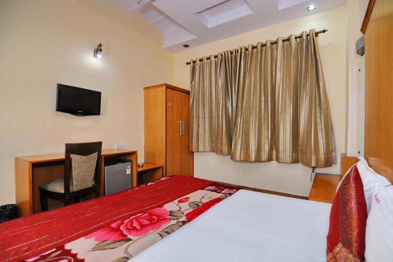 Hotel Tjs Grand Delhi  Eksteriør bilde