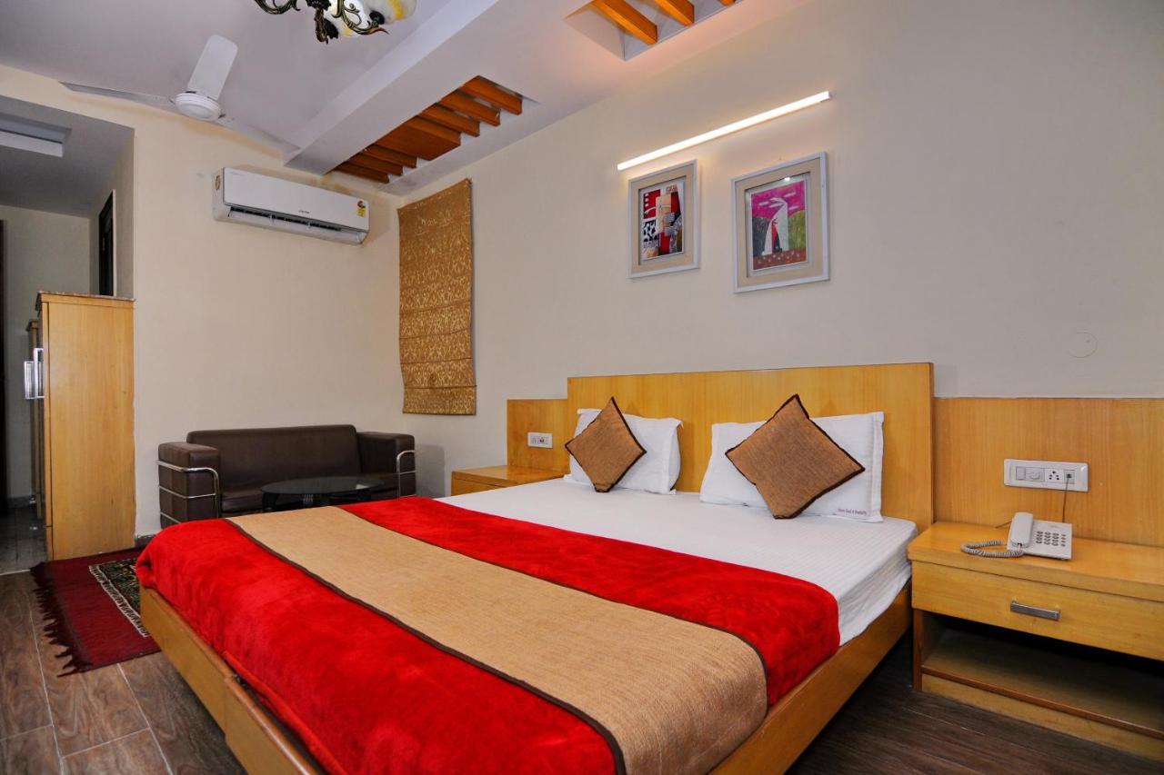 Hotel Tjs Grand Delhi  Eksteriør bilde