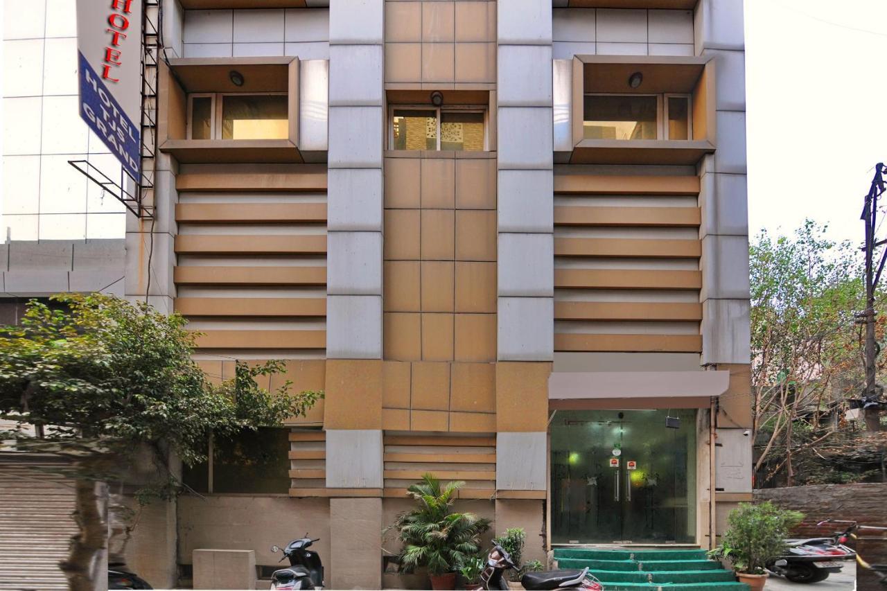 Hotel Tjs Grand Delhi  Eksteriør bilde