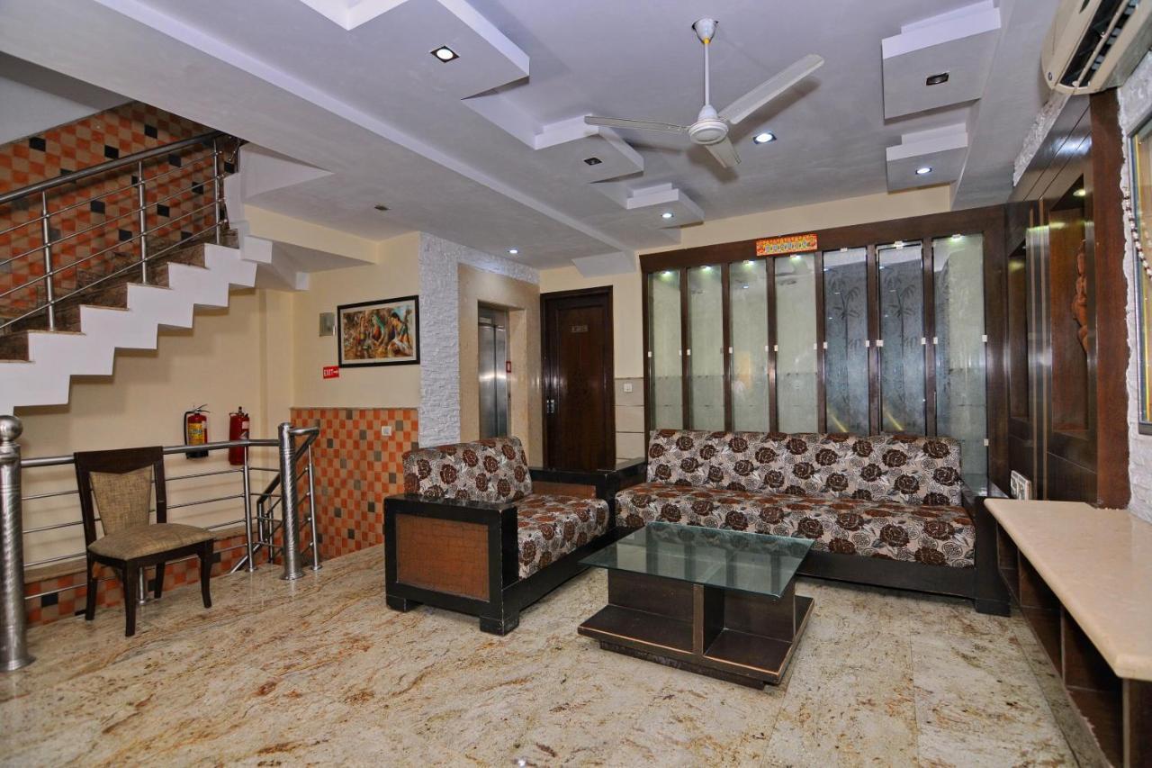 Hotel Tjs Grand Delhi  Eksteriør bilde