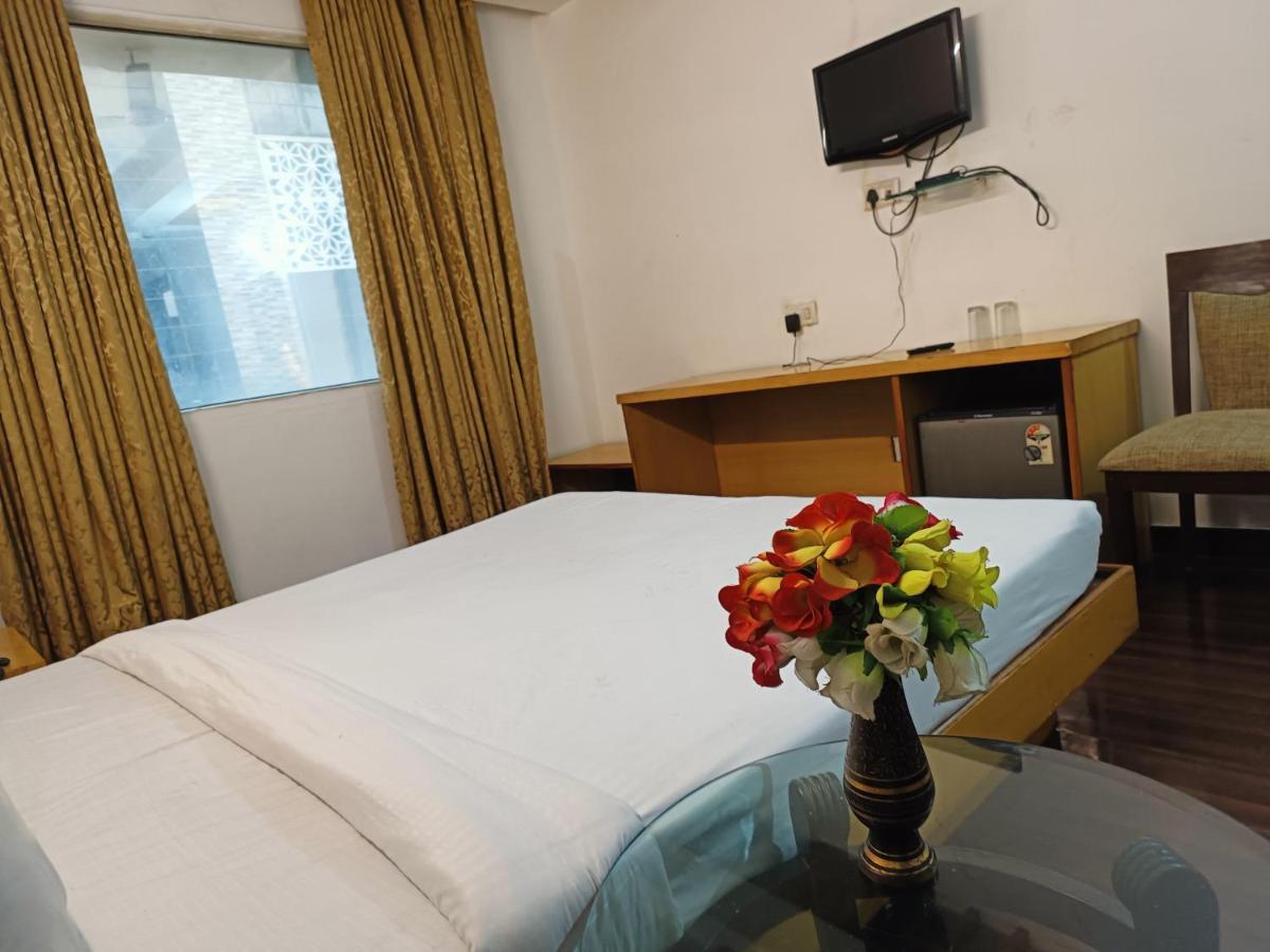 Hotel Tjs Grand Delhi  Eksteriør bilde