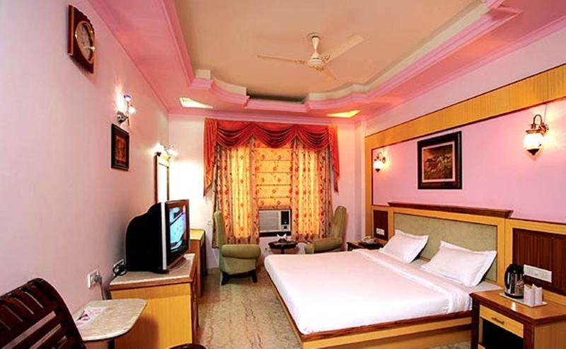 Hotel Tjs Grand Delhi  Eksteriør bilde